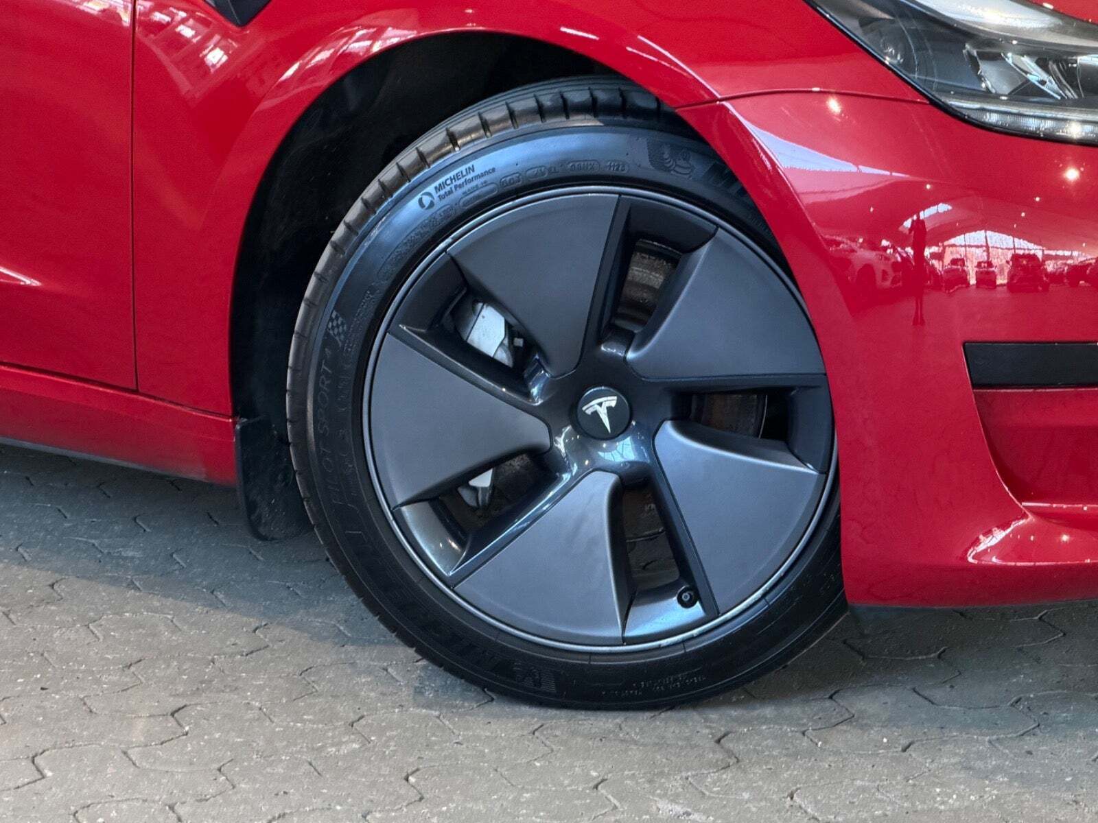 Tesla Model 3 RWD