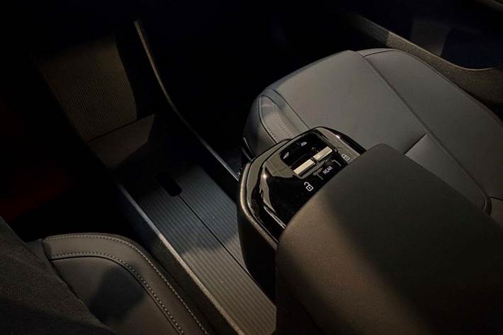 Hvid Volvo EX30 fra 2024