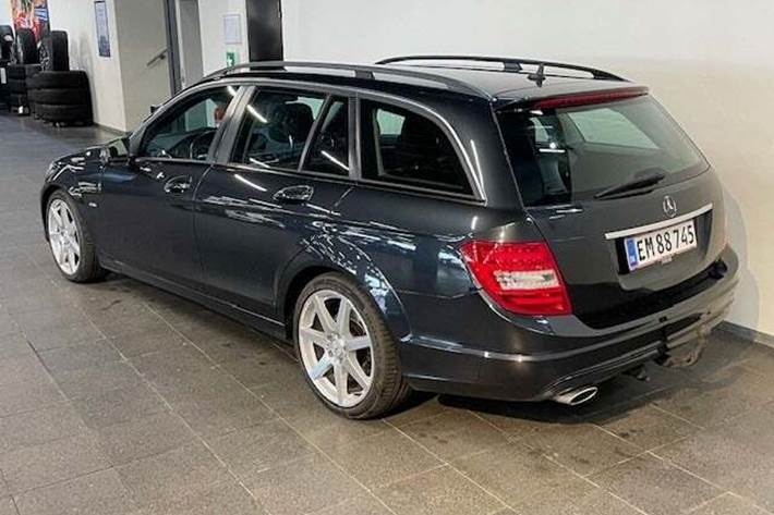 Sort Mercedes C250 fra 2012