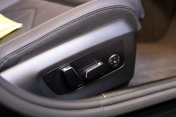 Sort BMW i5 fra 2024