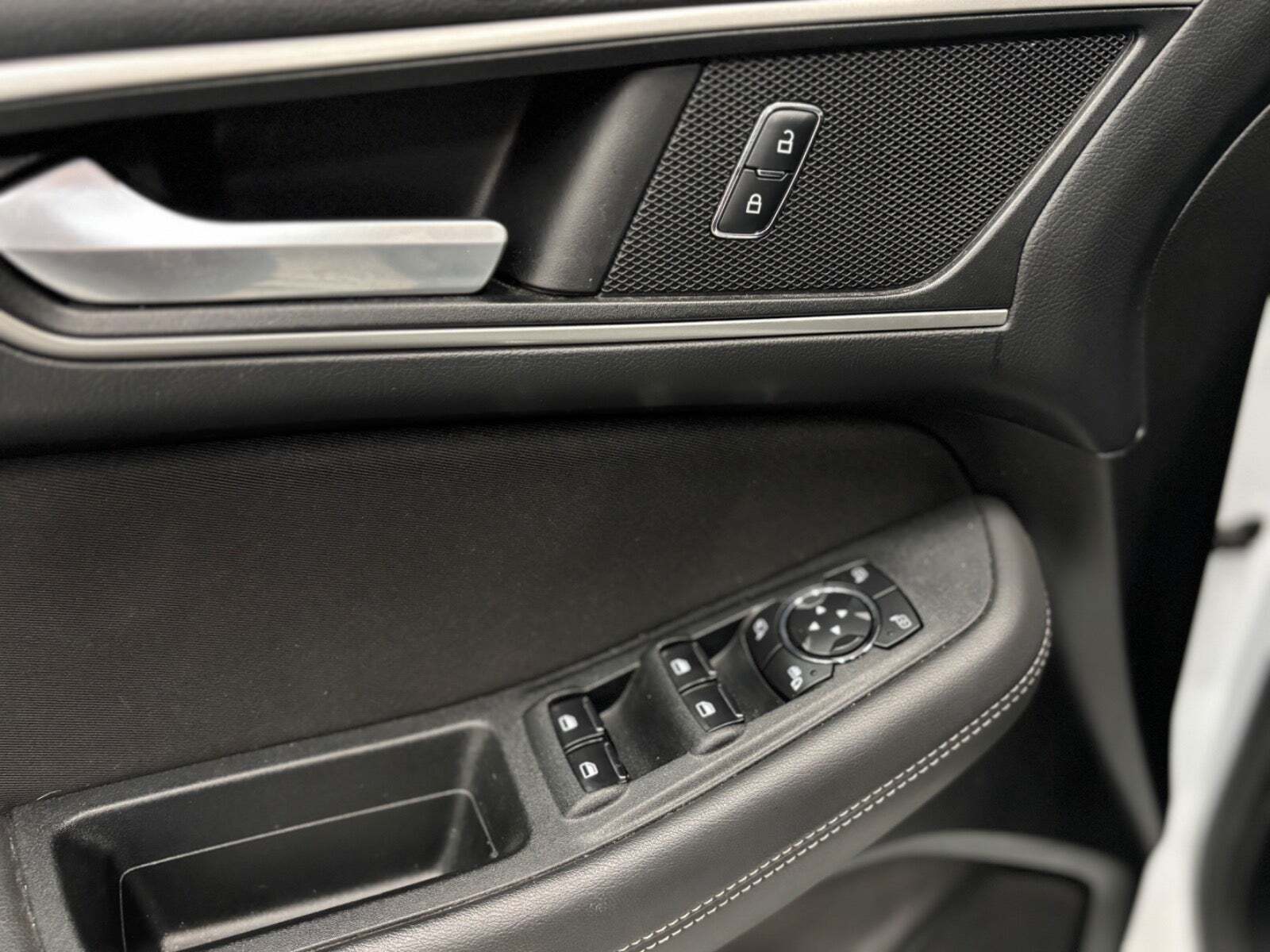 Hvid Ford S-MAX fra 2017