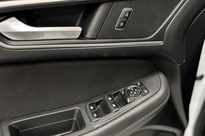 Hvid Ford S-MAX fra 2017