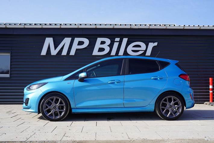 Blå Ford Fiesta fra 2022