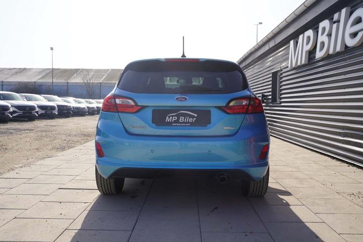 Blå Ford Fiesta fra 2022