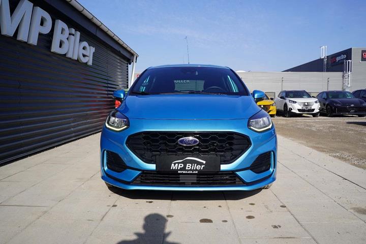 Blå Ford Fiesta fra 2022