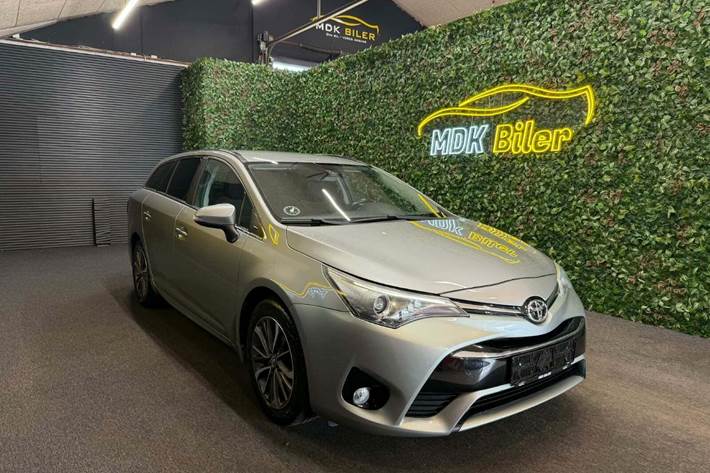 undefined Toyota Avensis fra 2015