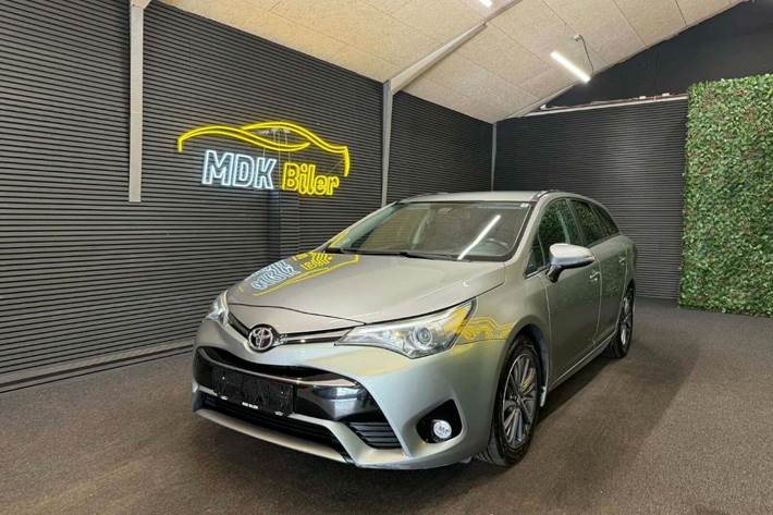 undefined Toyota Avensis fra 2015