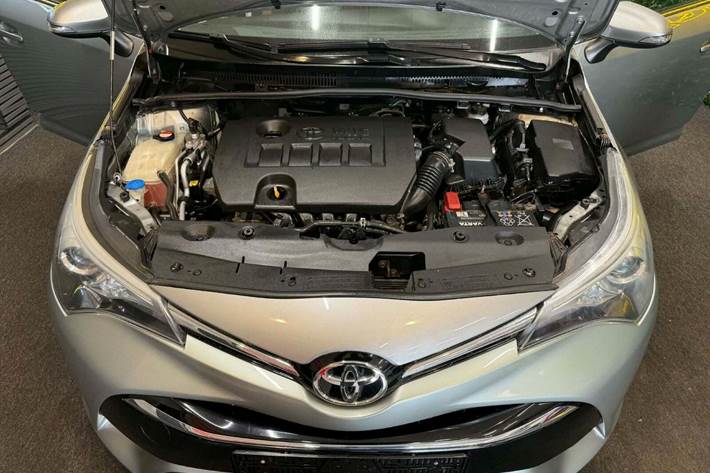 undefined Toyota Avensis fra 2015