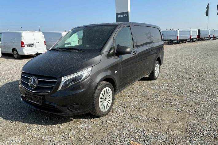 Sort Mercedes Vito 114 fra 2022