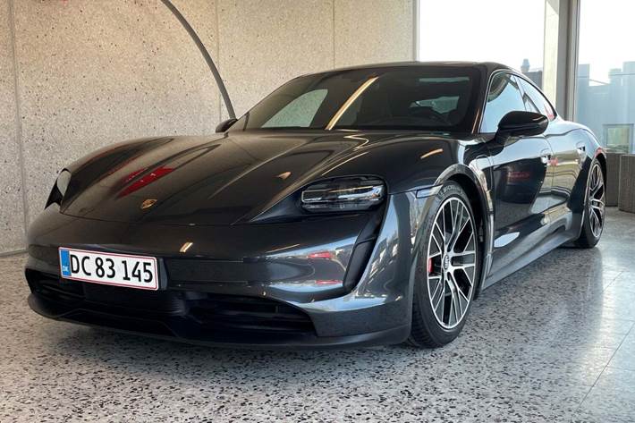 Grå Porsche Taycan 4S fra 2021 set udefra
