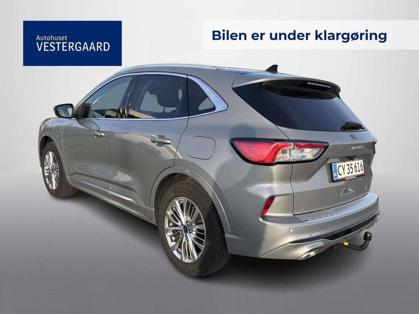 Grå Ford Kuga fra 2021