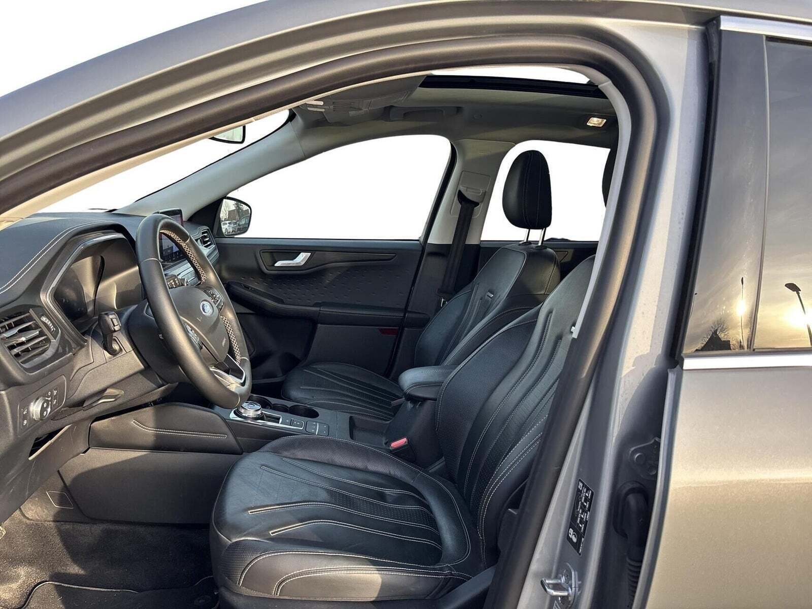 Grå Ford Kuga fra 2021