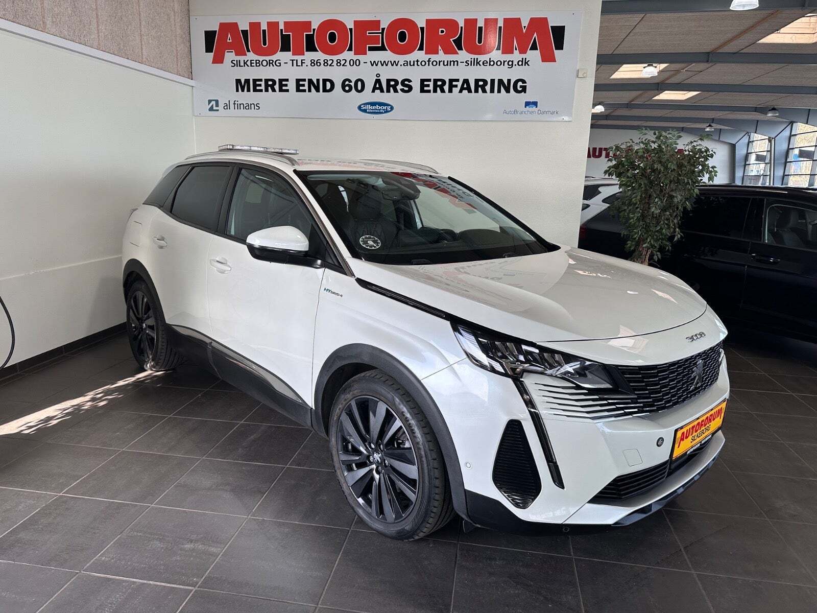 Peugeot 3008 1,6 Hybrid4 Allure Pack Limited EAT8 Van