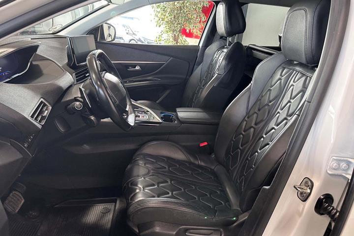 Hvid Peugeot 3008 fra 2022