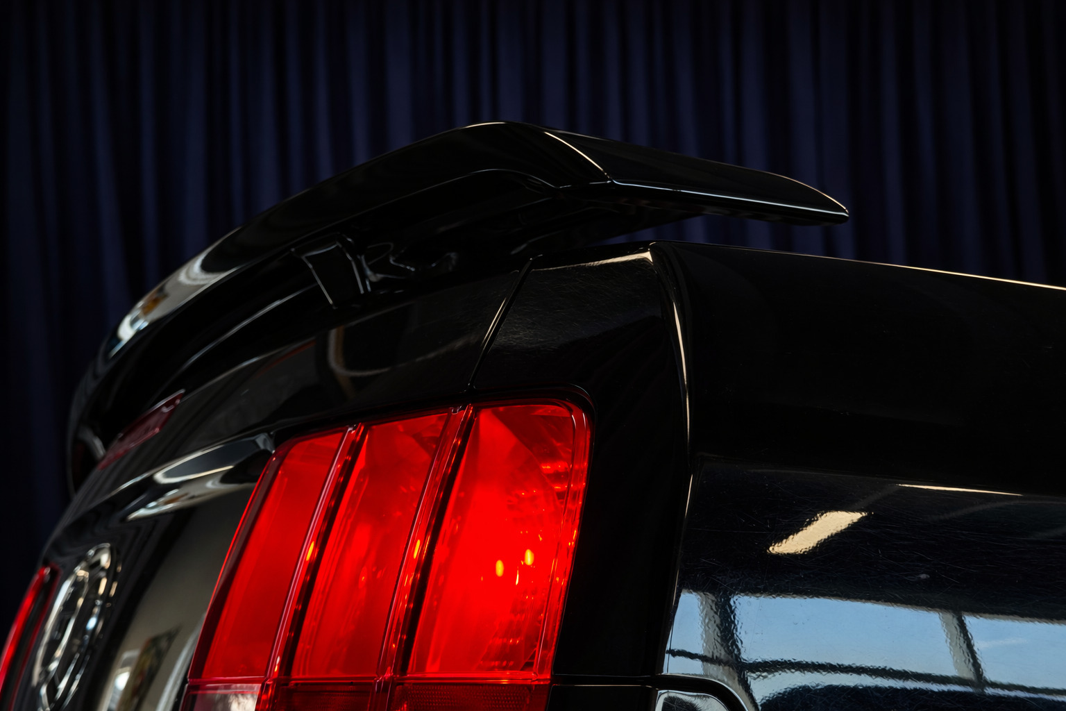 Sort Ford Mustang fra 2008