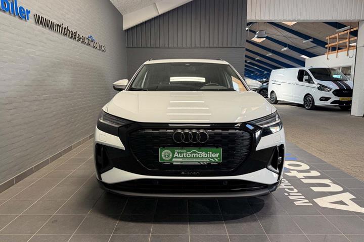 Hvid Audi Q4 e-tron fra 2024