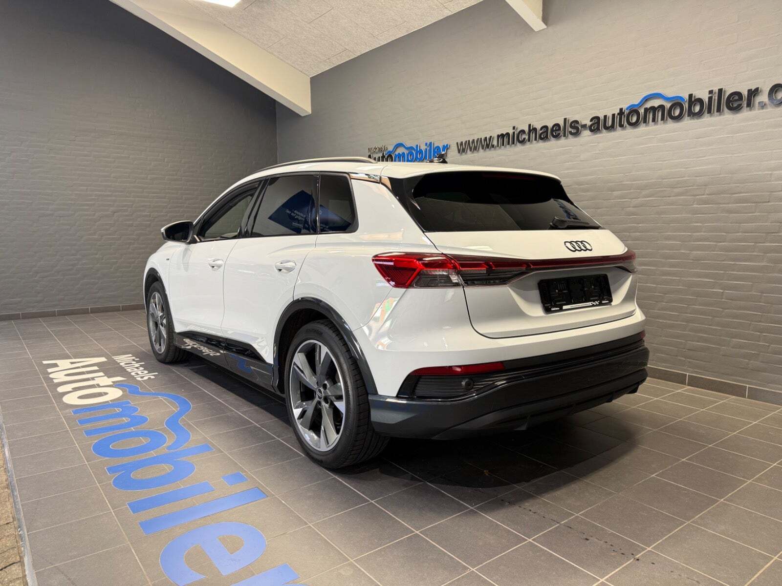 Hvid Audi Q4 e-tron fra 2024
