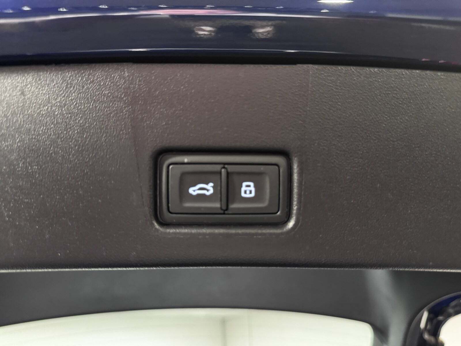 Blå Audi Q4 e-tron fra 2023