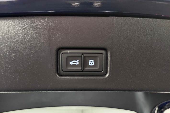 Blå Audi Q4 e-tron fra 2023