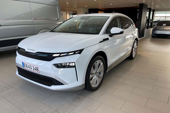 Hvid Skoda Enyaq fra 2026 set udefra