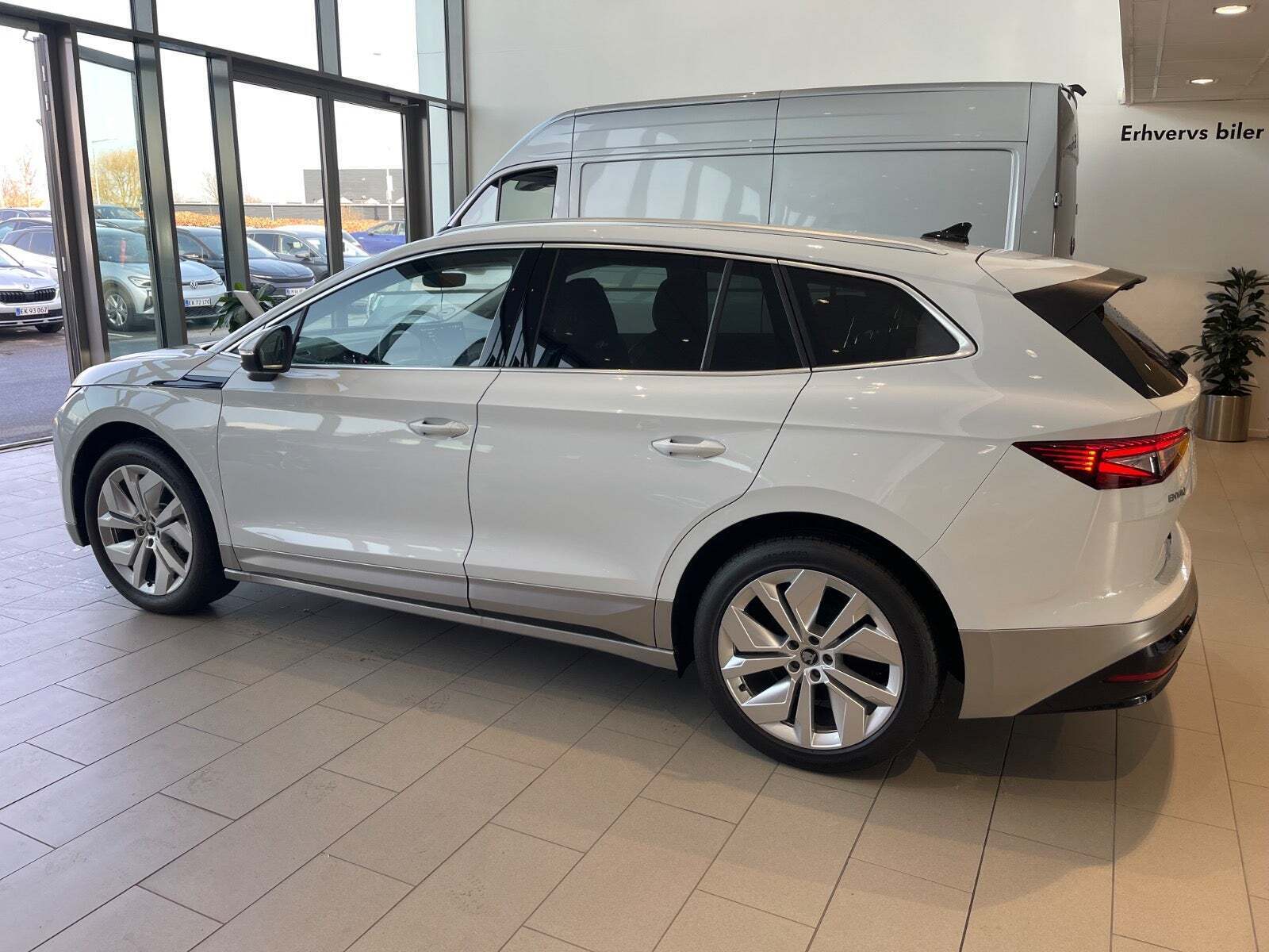 Hvid Skoda Enyaq fra 2026