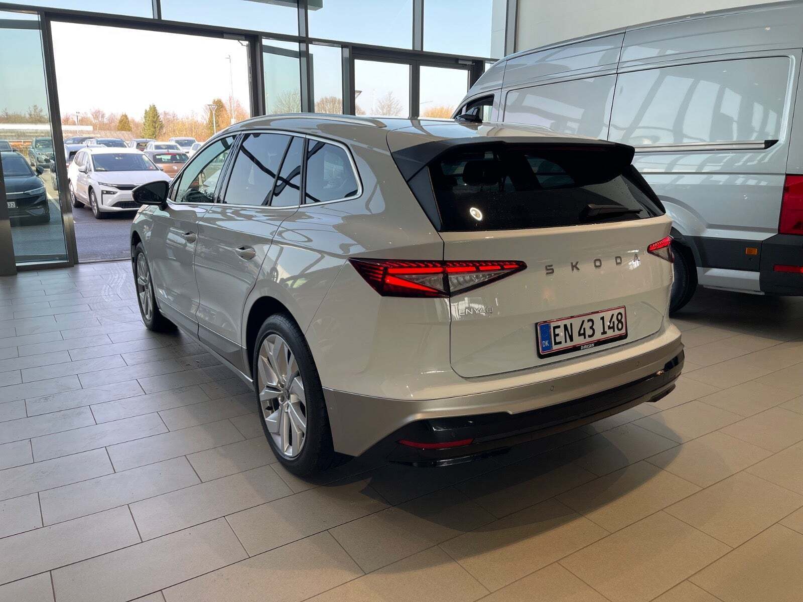 Hvid Skoda Enyaq fra 2026