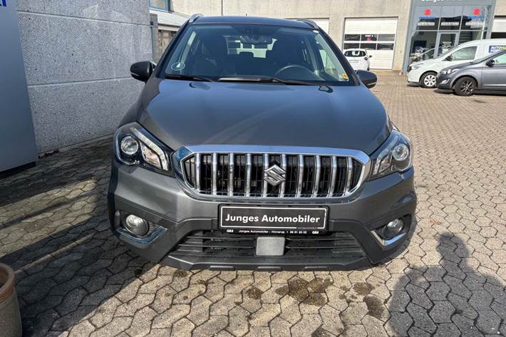 Grå Suzuki S-Cross fra 2017