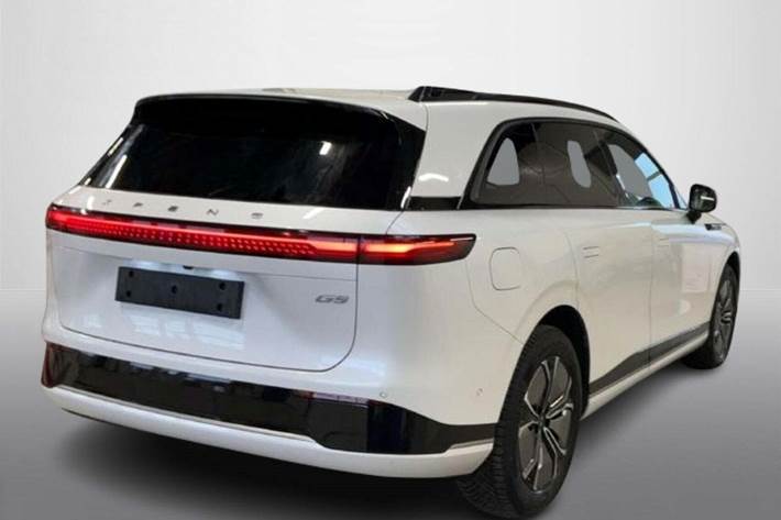 Hvid Xpeng G9 fra 2024