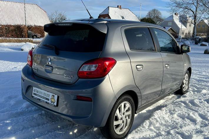 Grå Mitsubishi Space Star fra 2018