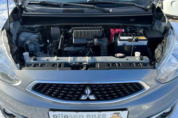 Grå Mitsubishi Space Star fra 2018