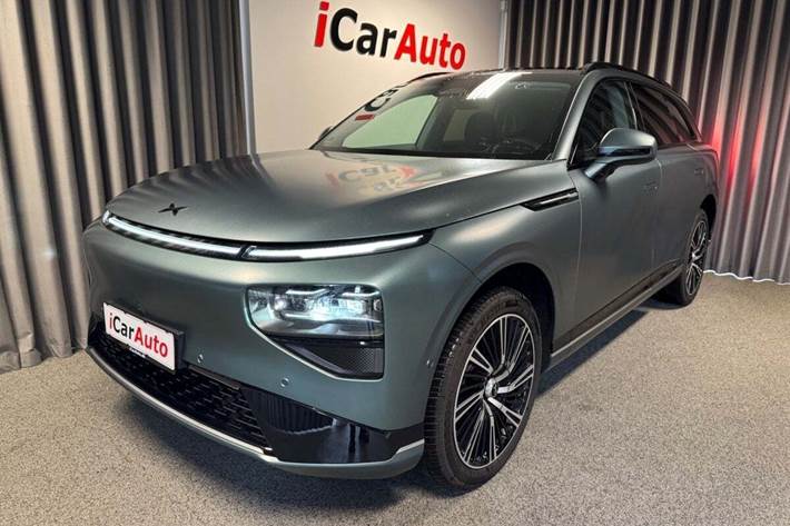 Grøn Xpeng G9 fra 2023