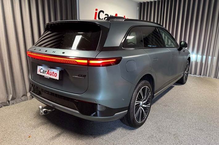 Grøn Xpeng G9 fra 2023