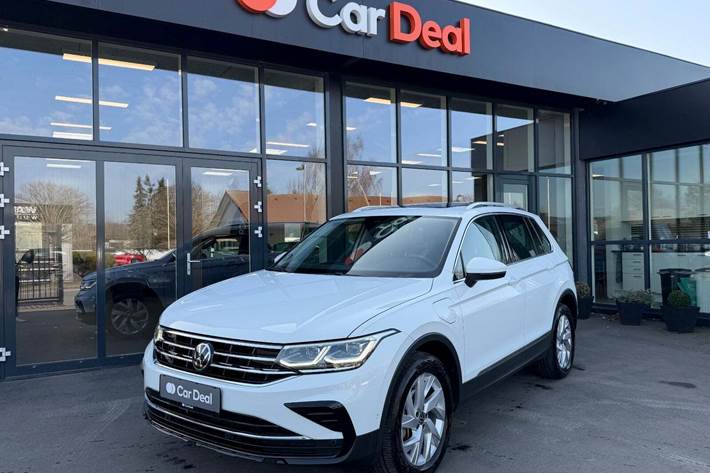 Hvid VW Tiguan fra 2023