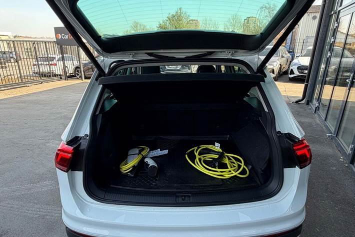 Hvid VW Tiguan fra 2023