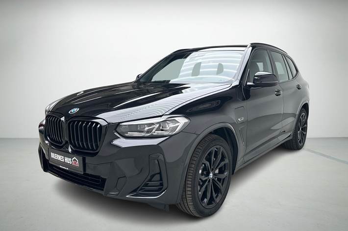 Sort BMW X3 fra 2022 set udefra