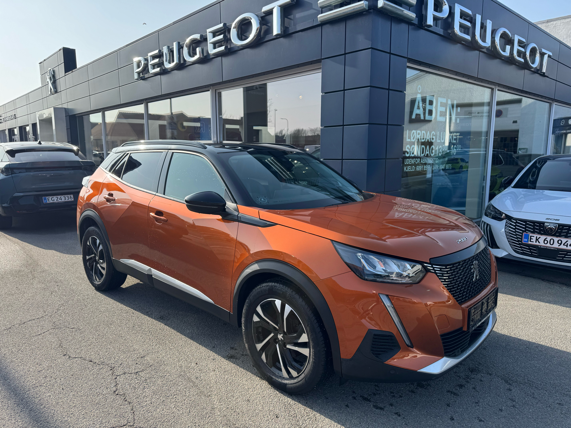 Orange Peugeot 2008 fra 2020