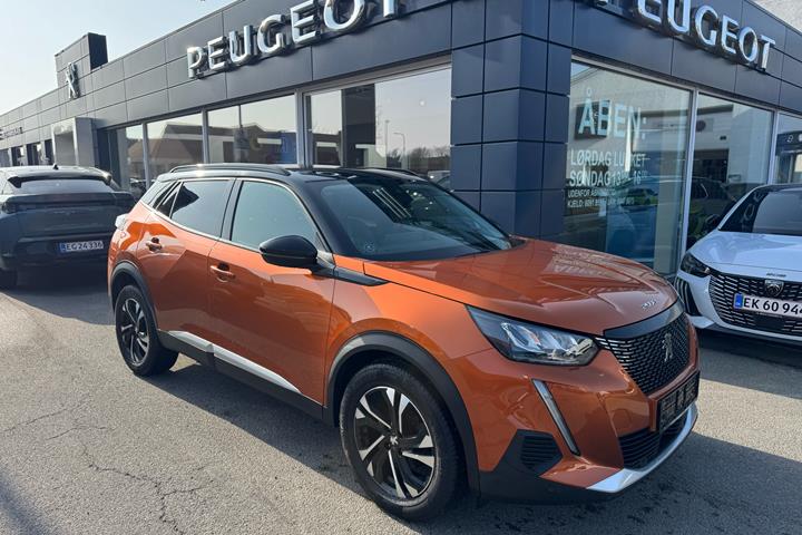 Orange Peugeot 2008 fra 2020 set udefra