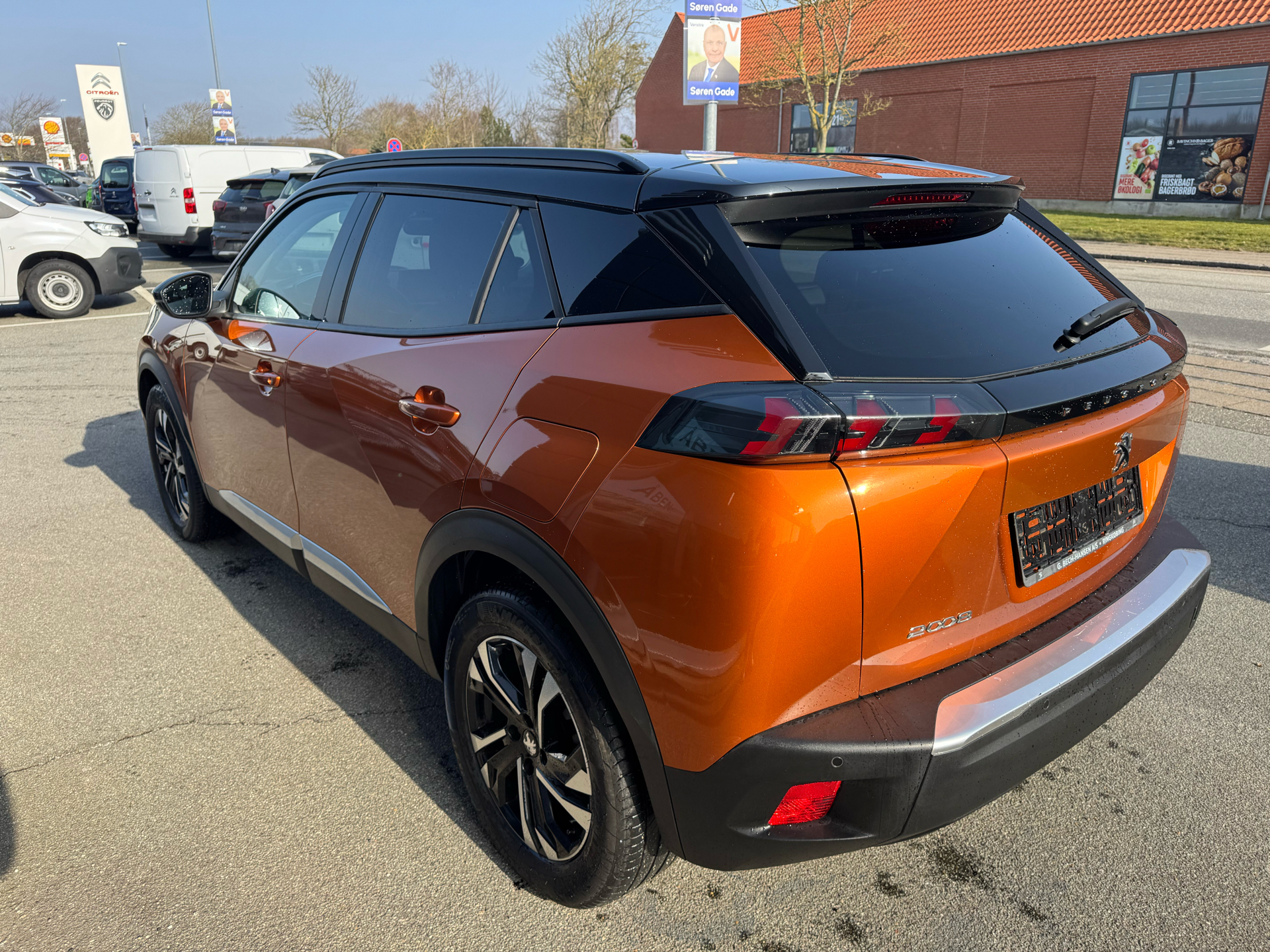 Orange Peugeot 2008 fra 2020
