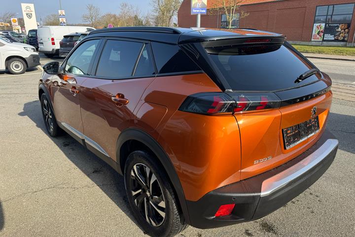 Orange Peugeot 2008 fra 2020