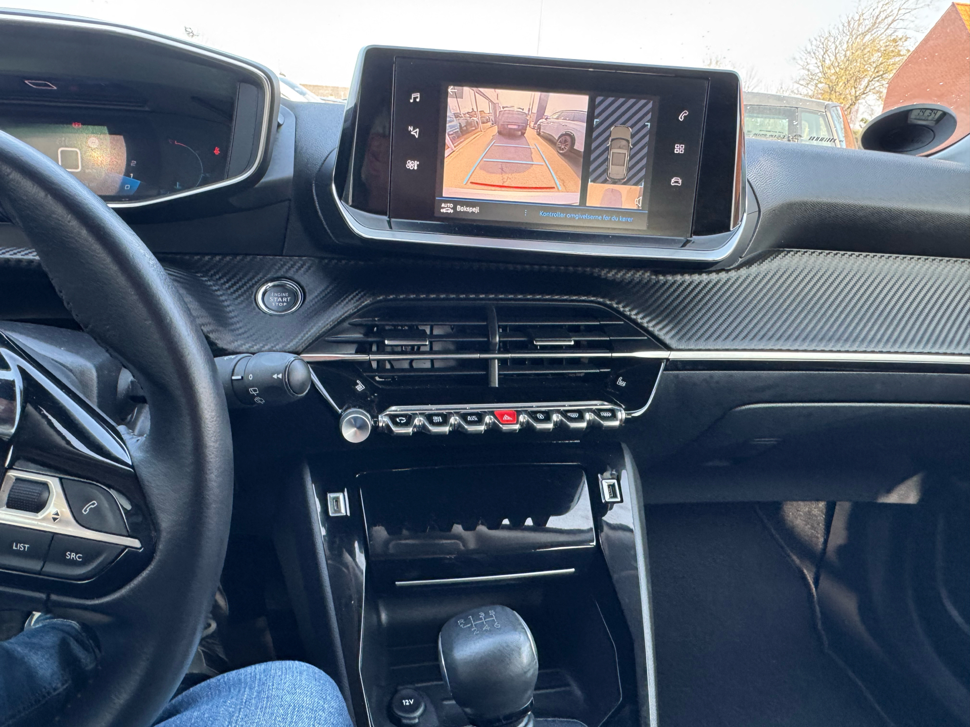 Orange Peugeot 2008 fra 2020