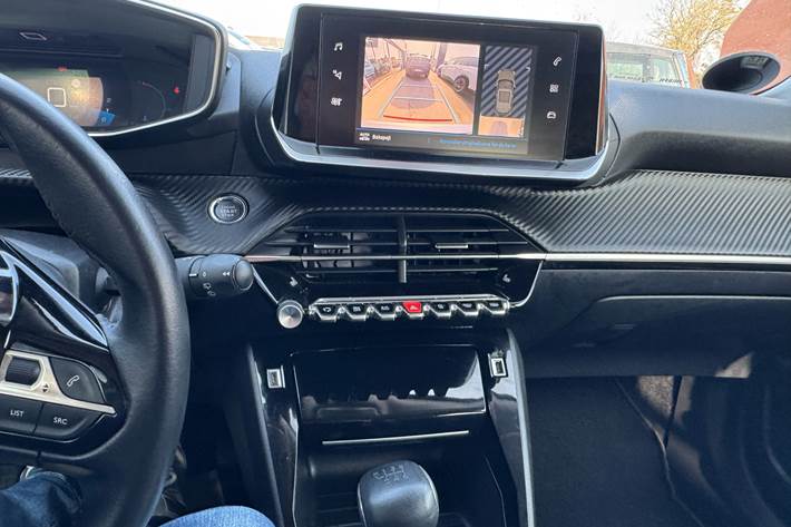 Orange Peugeot 2008 fra 2020