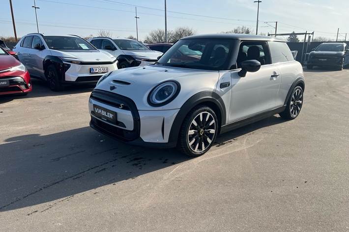 Hvid Mini Cooper fra 2022