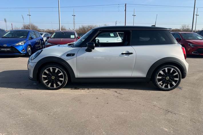 Hvid Mini Cooper fra 2022