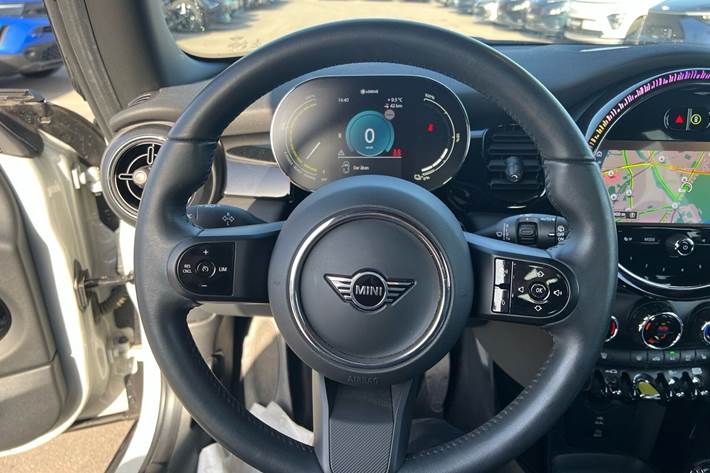 Hvid Mini Cooper fra 2022