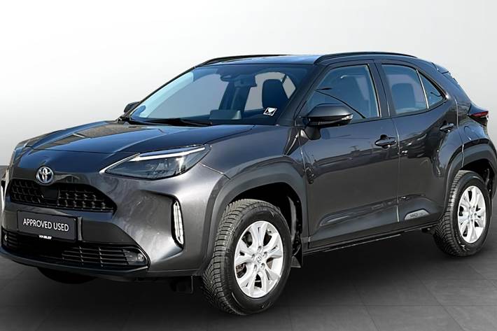Grå Toyota Yaris Cross fra 2023
