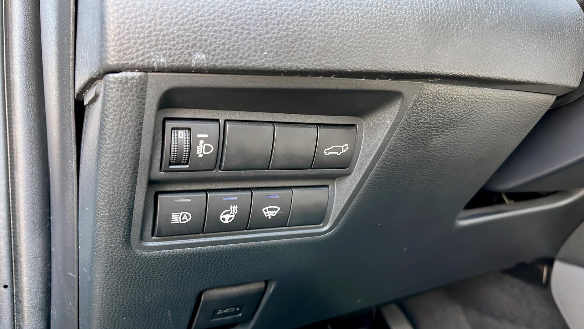 Grå Toyota Yaris Cross fra 2023