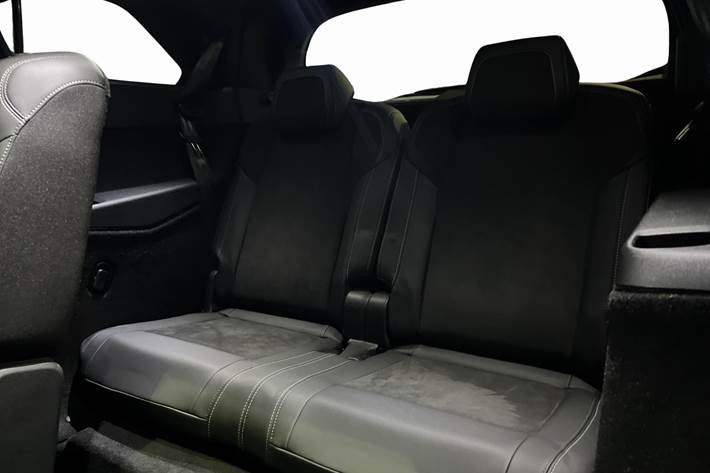 Blå Peugeot e-5008 fra 2025