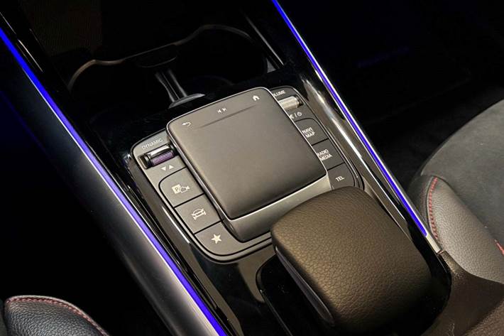 Grå Mercedes EQA250+ fra 2023