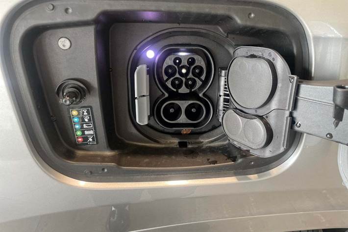 Sølv BMW iX1 fra 2025