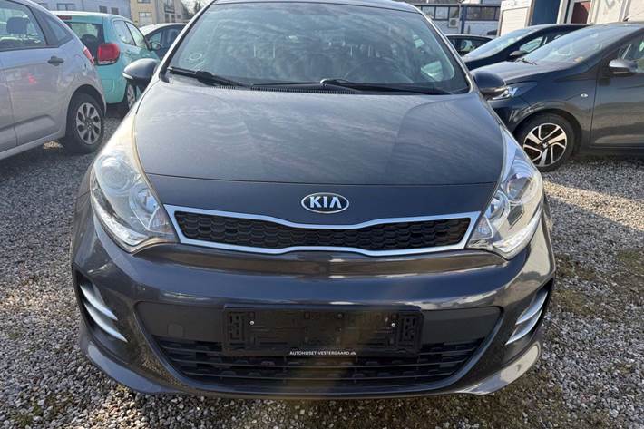 Grå Kia Rio fra 2015
